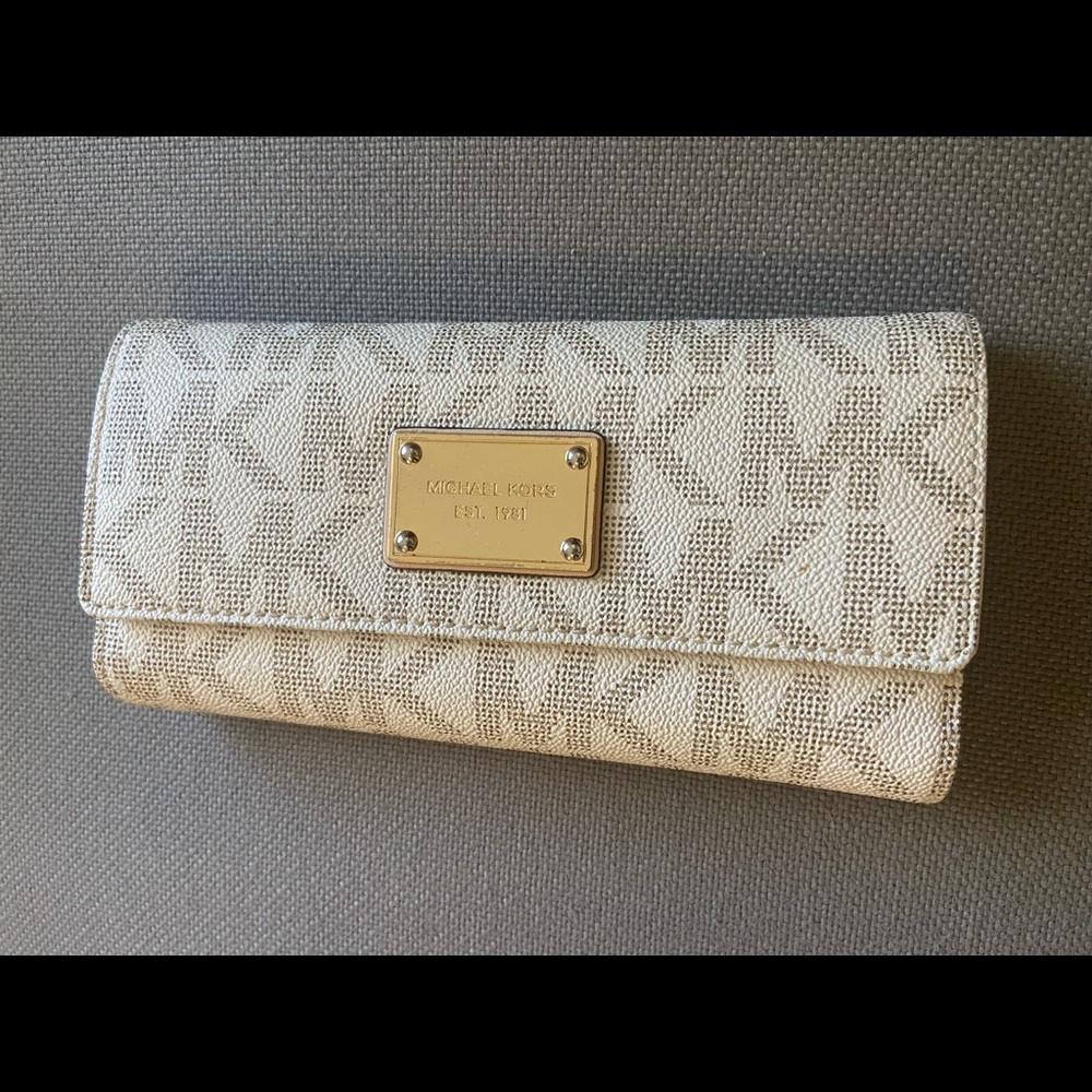 Like NEW! Michael Kors Wallet